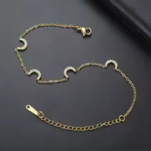 Tornozeleira com pingente de lua crescente